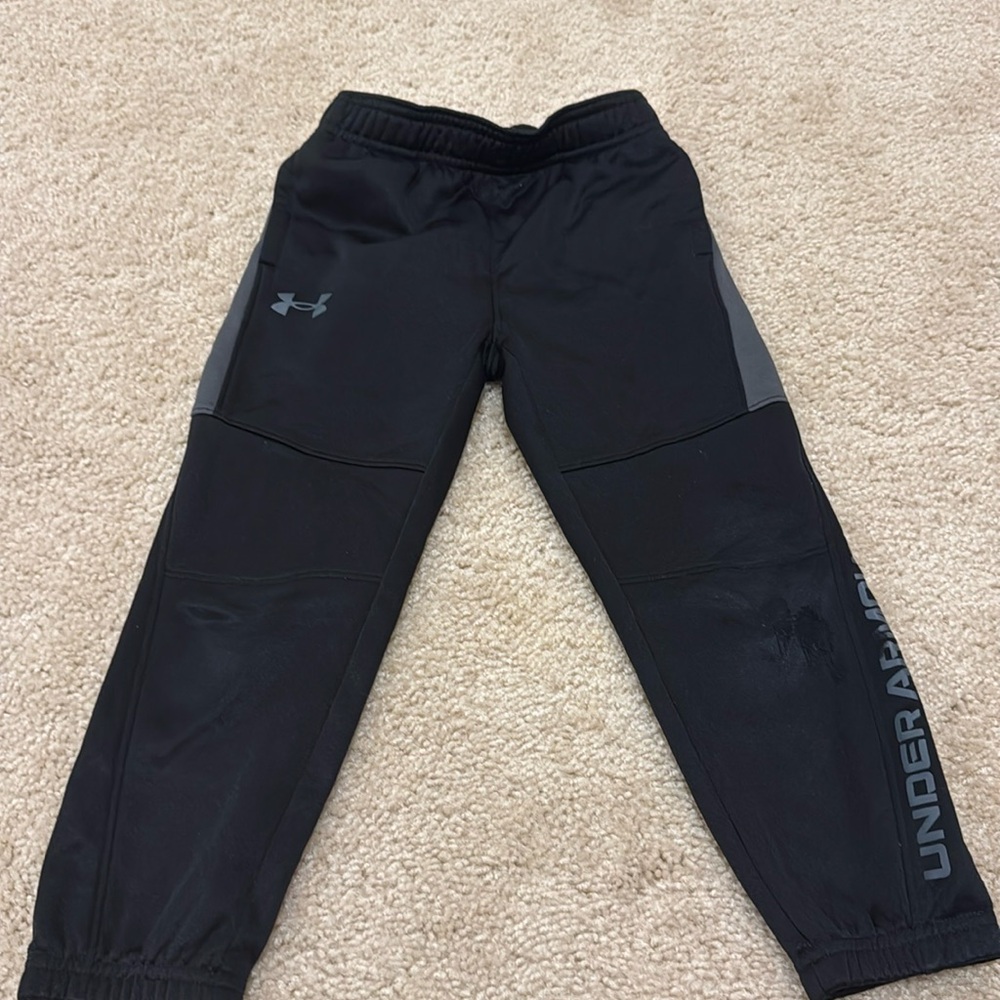 Black UA joggers